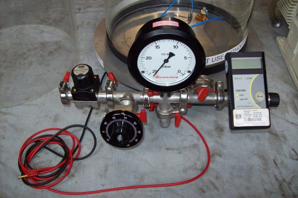 Vacuum pump with Vac chamber/bowl & controls - Image 3