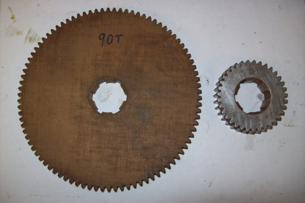 Colchester Triumph 2000 Change gears.