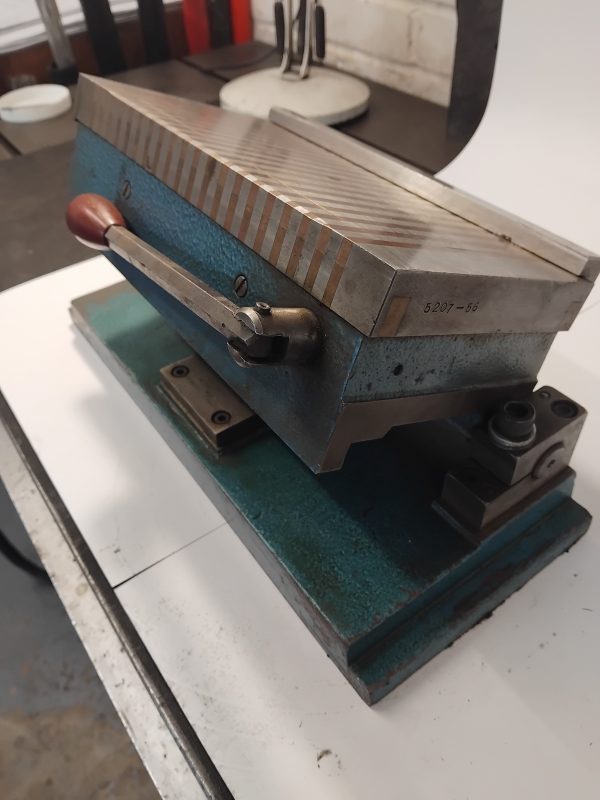 Magnetic Sine Table
