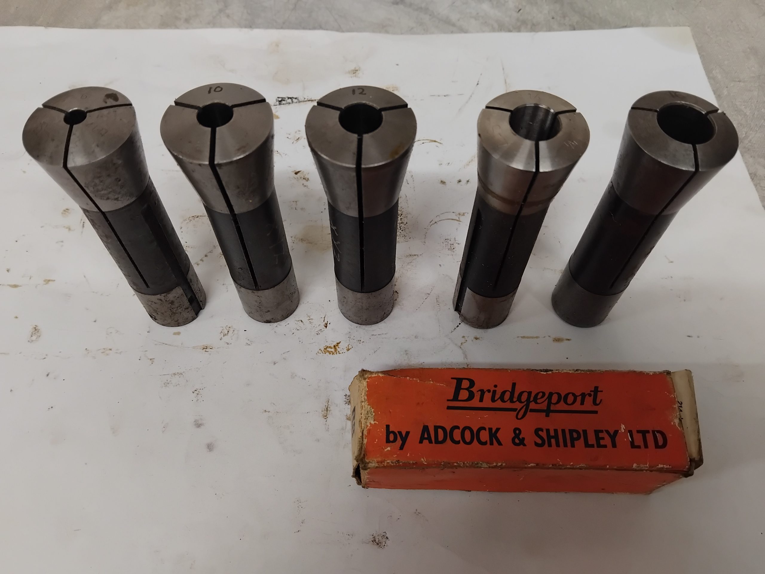 Selection of Quality R8 Metric collets.